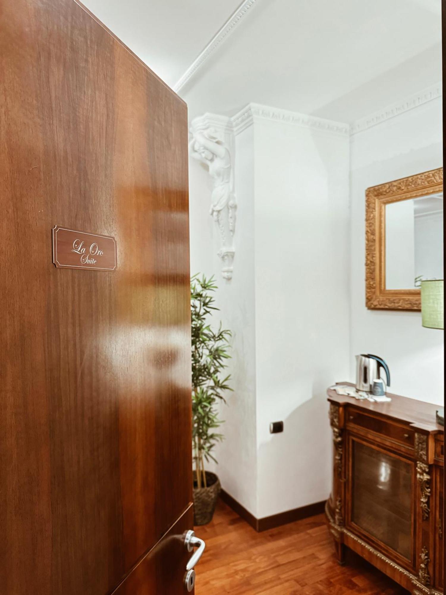 Residenza Tritone Luxury Guest House Trevi Fountain Roma Exterior foto