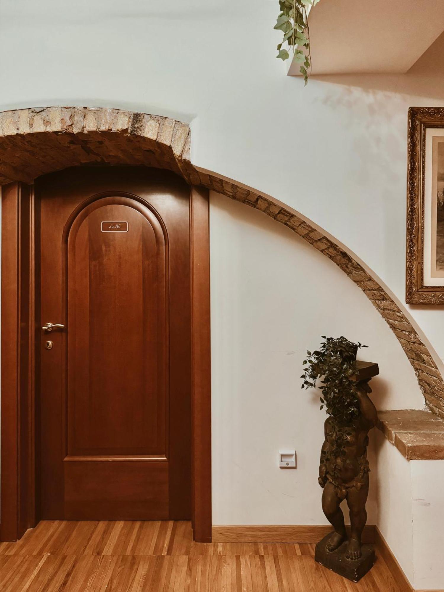 Residenza Tritone Luxury Guest House Trevi Fountain Roma Exterior foto